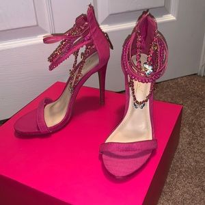 HOT PINK ALERT!